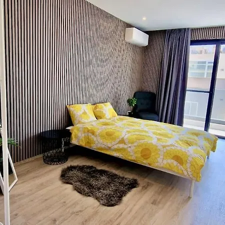 In Spinola Bay * San Ġiljan